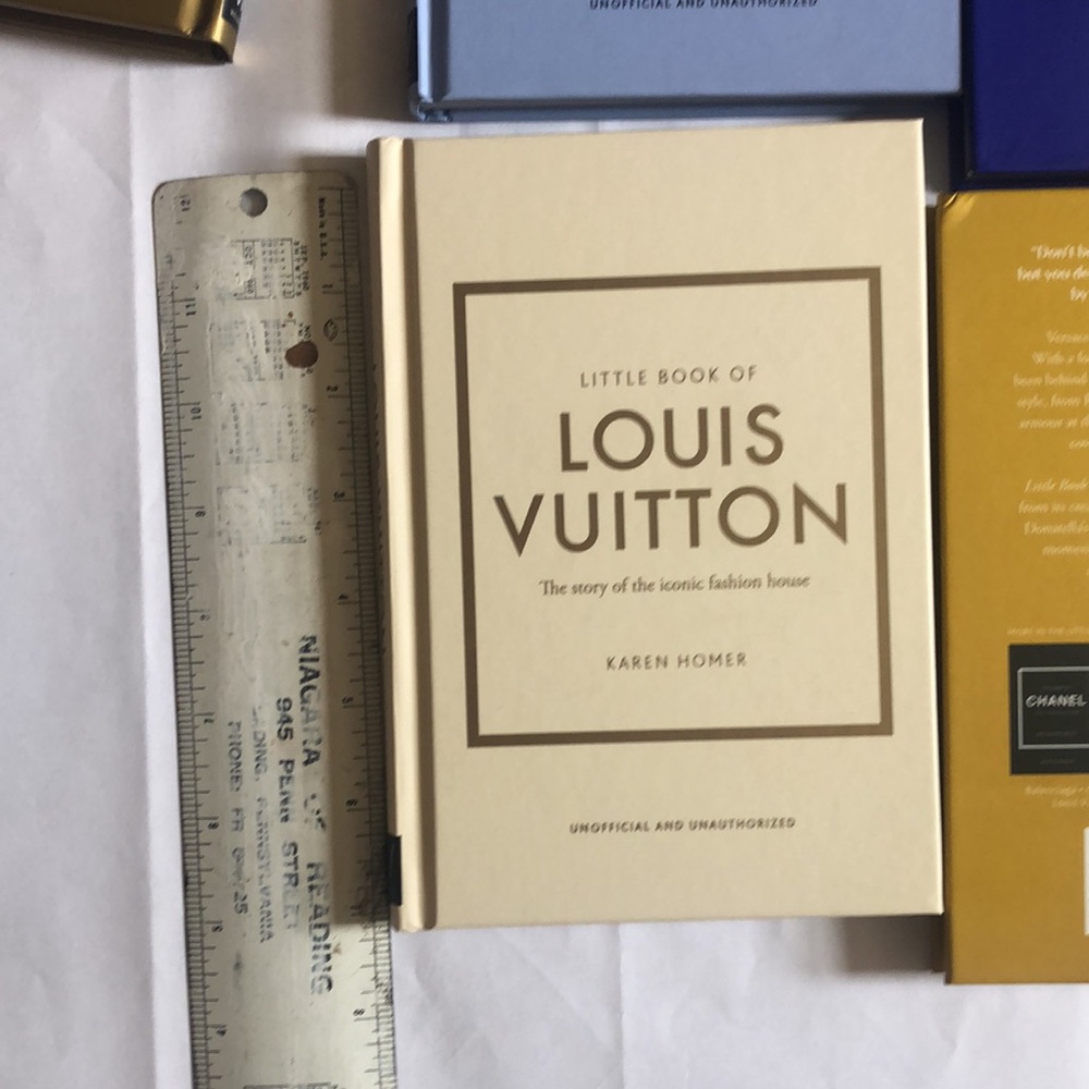 Luxury fashion books - set of 7 Hermes, LV, Valentino, YSL, Chanel, Versace … - Picture 9 of 11